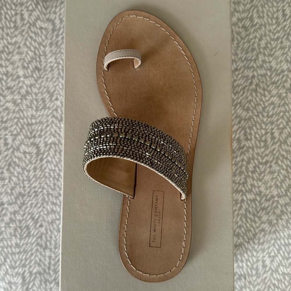 The White Company Beaded Toe Strap Sandals US 7